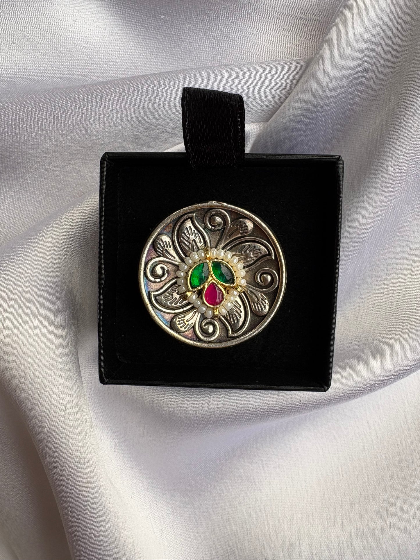 Rajvila Navratna Heritage Ring