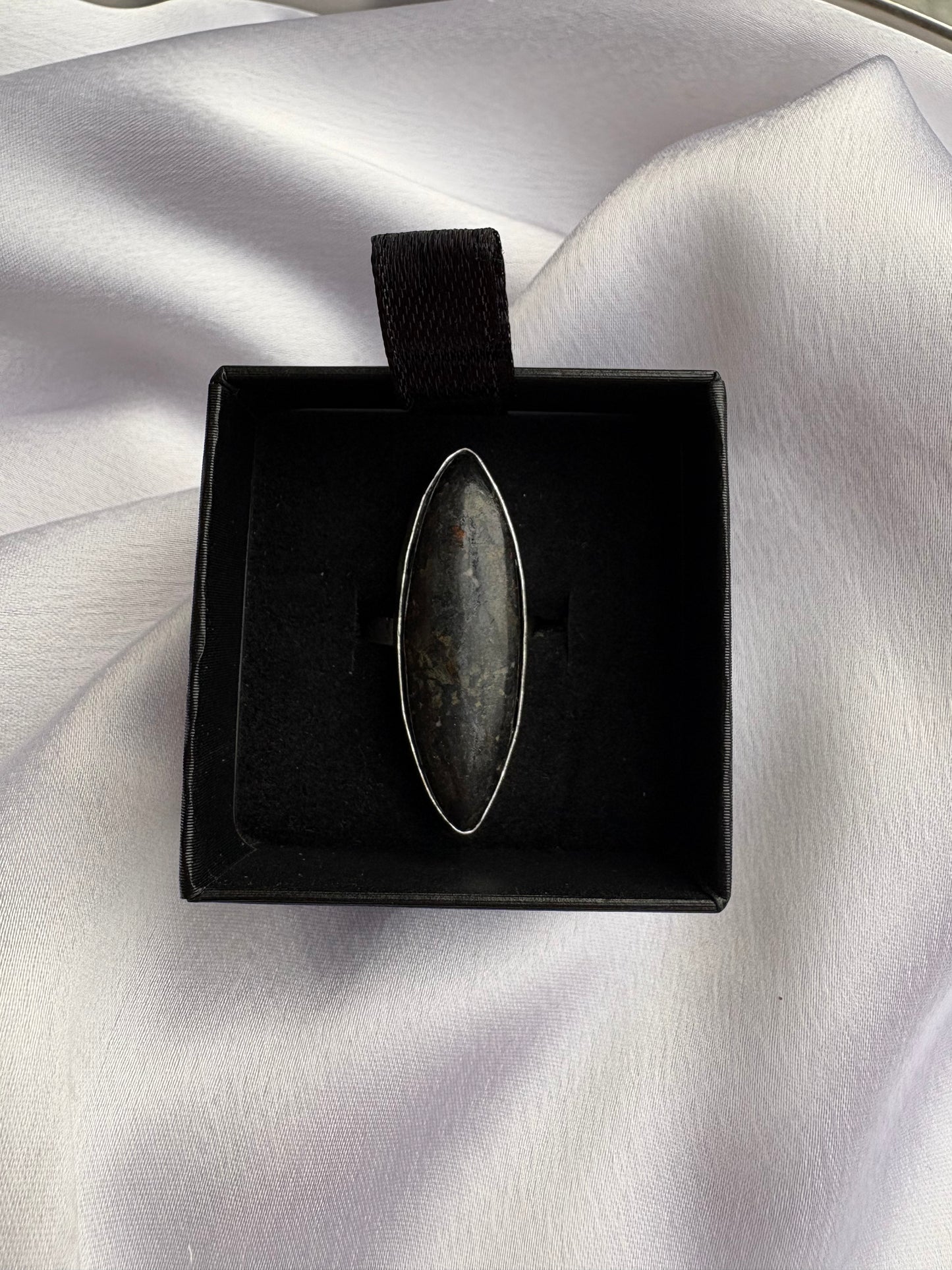 Kaalika Obsidian Vein Ring