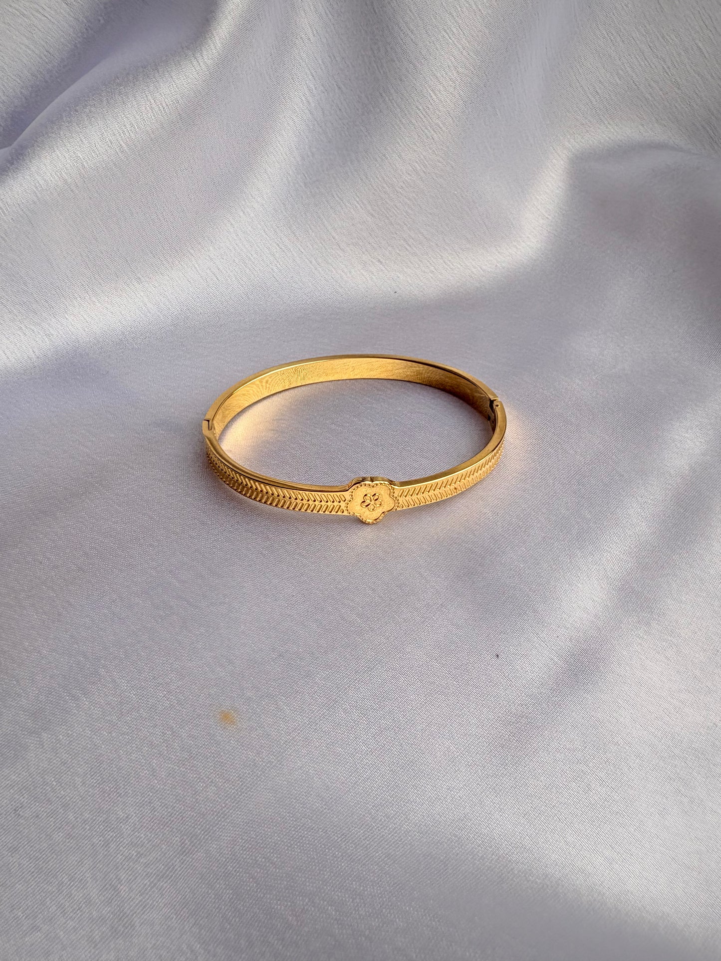 Sutara Golden Knot Kada