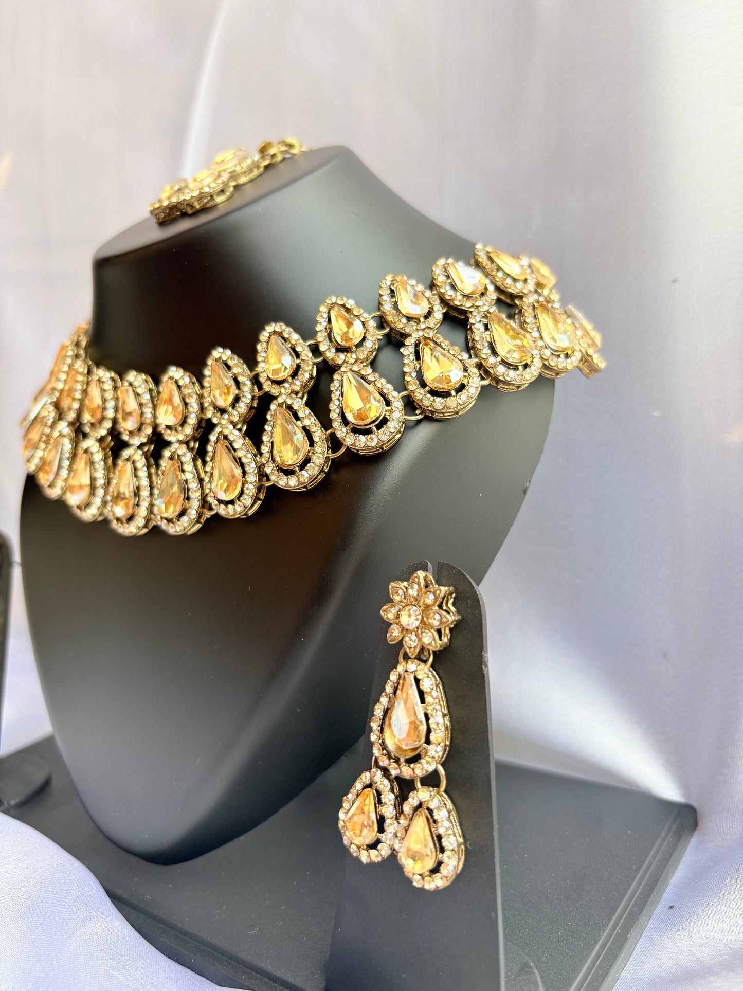 Riwaayat Noor Tearfall Choker Set