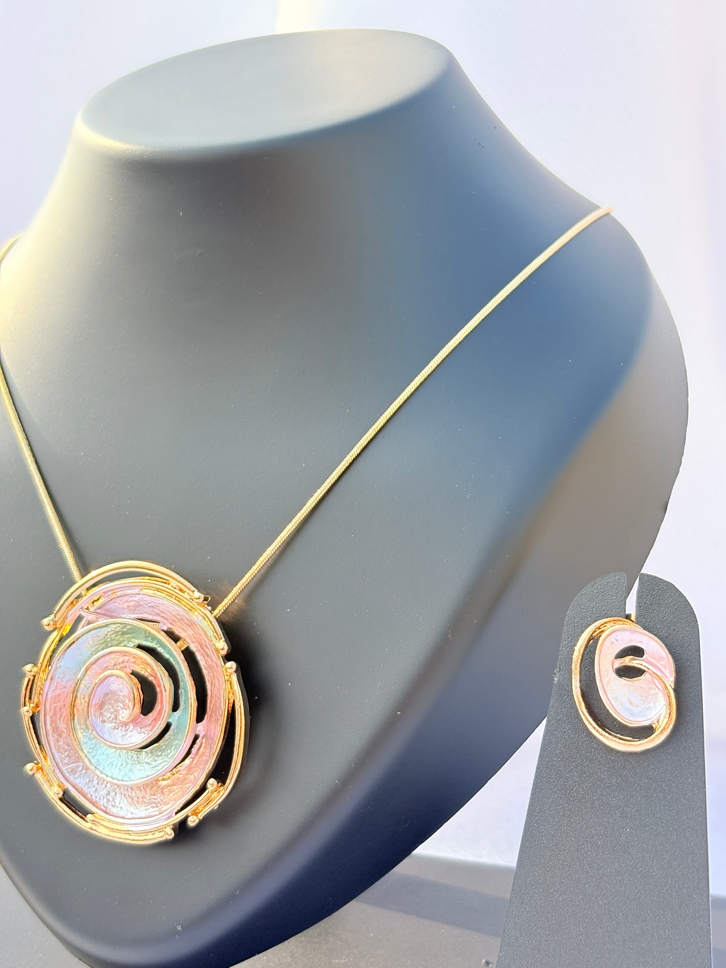 Aarohi Mandala Pearl Pendant Set