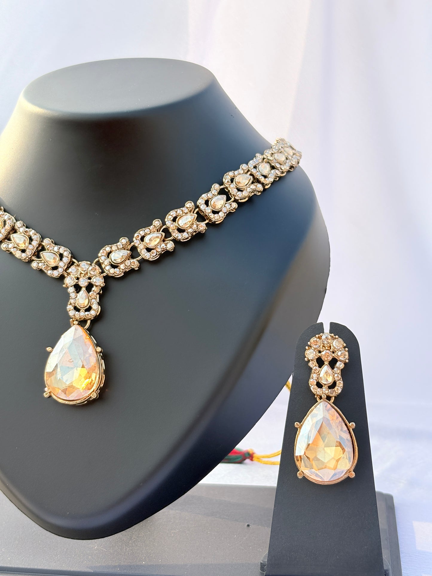 Ruhani Pearl Teardrop Necklace Set