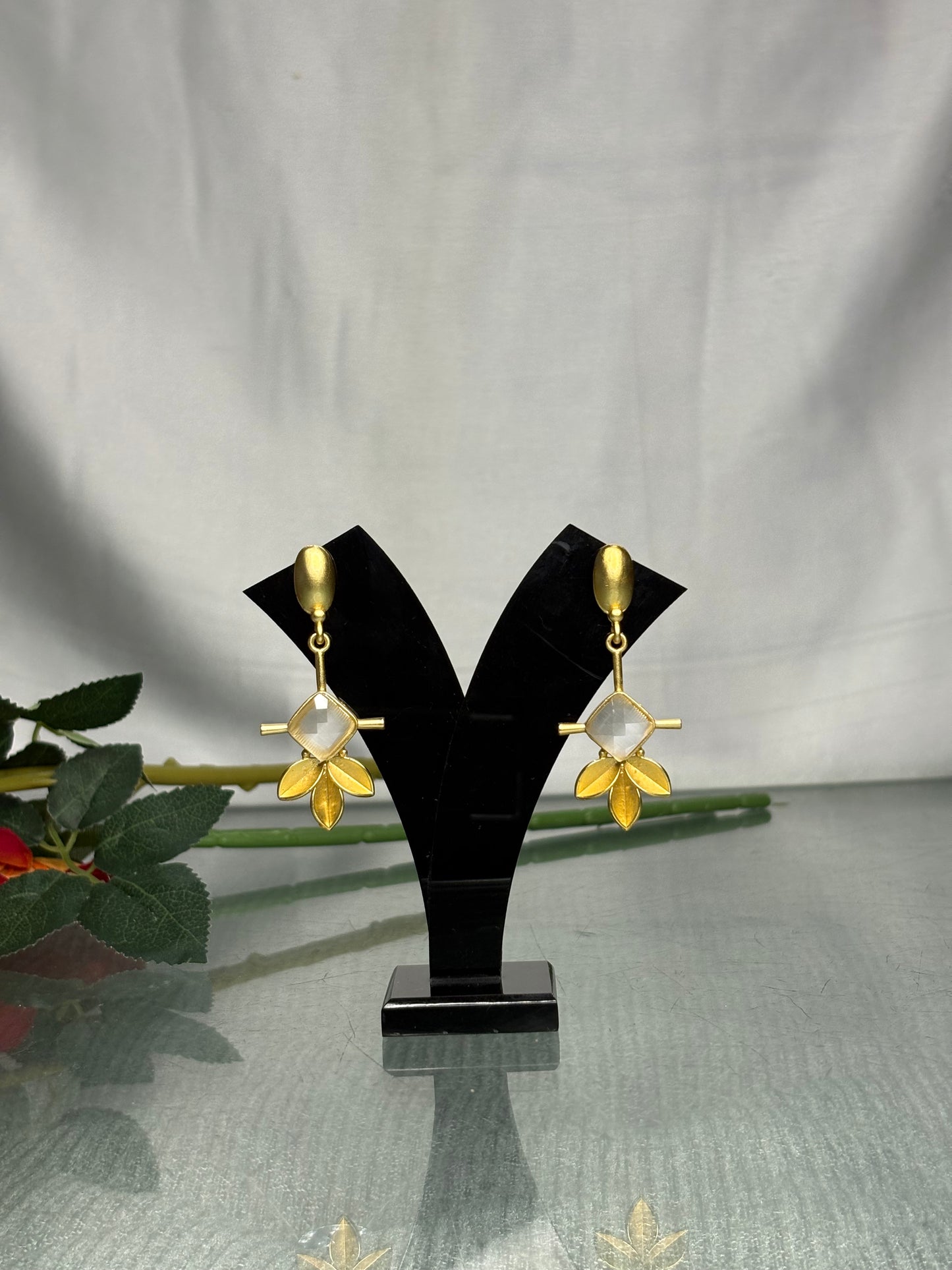 Hemlata Ivory Petal Drops