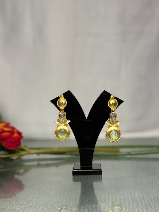 Aarushi Gilded Dew Drop