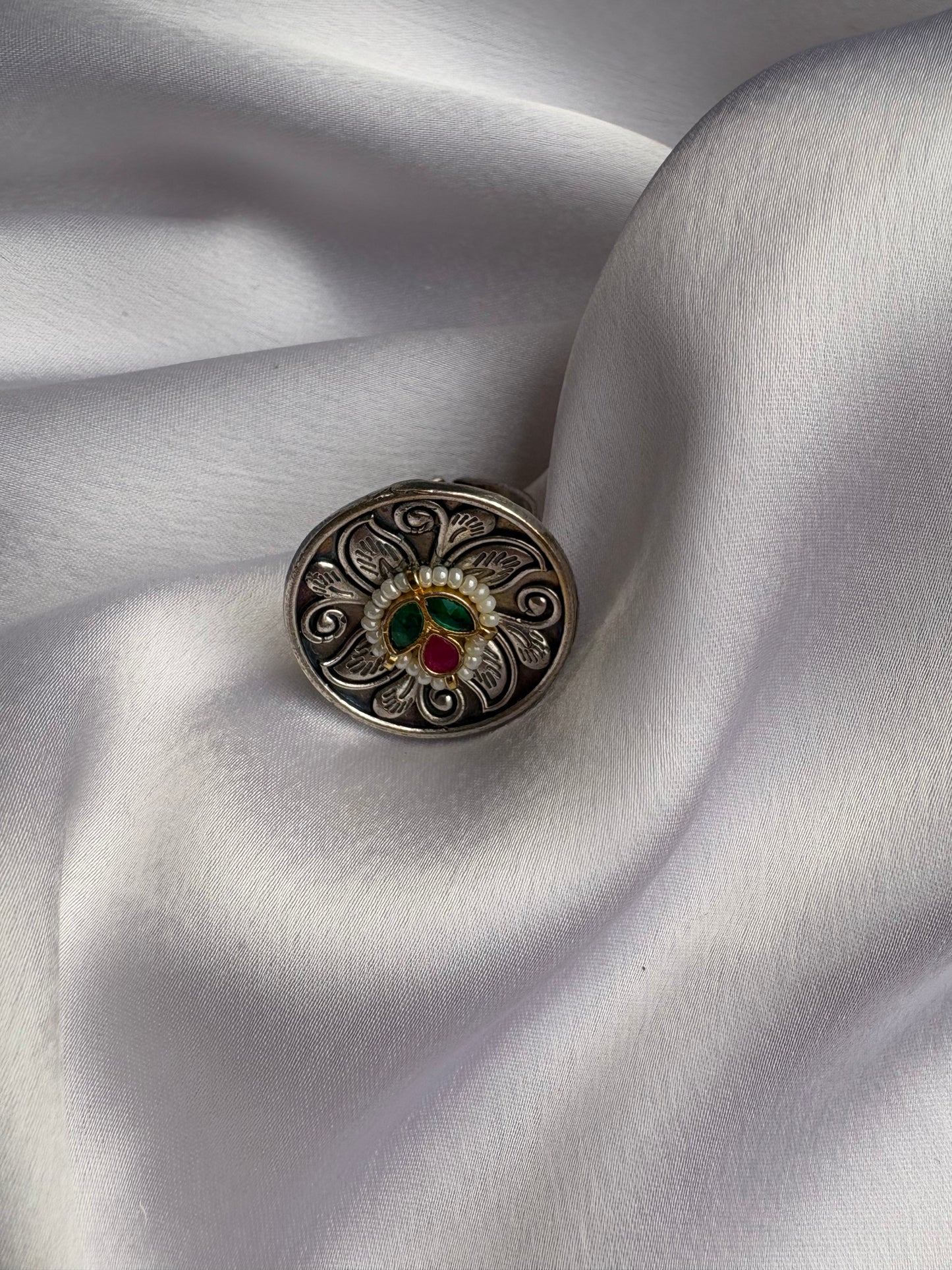 Rajvila Navratna Heritage Ring