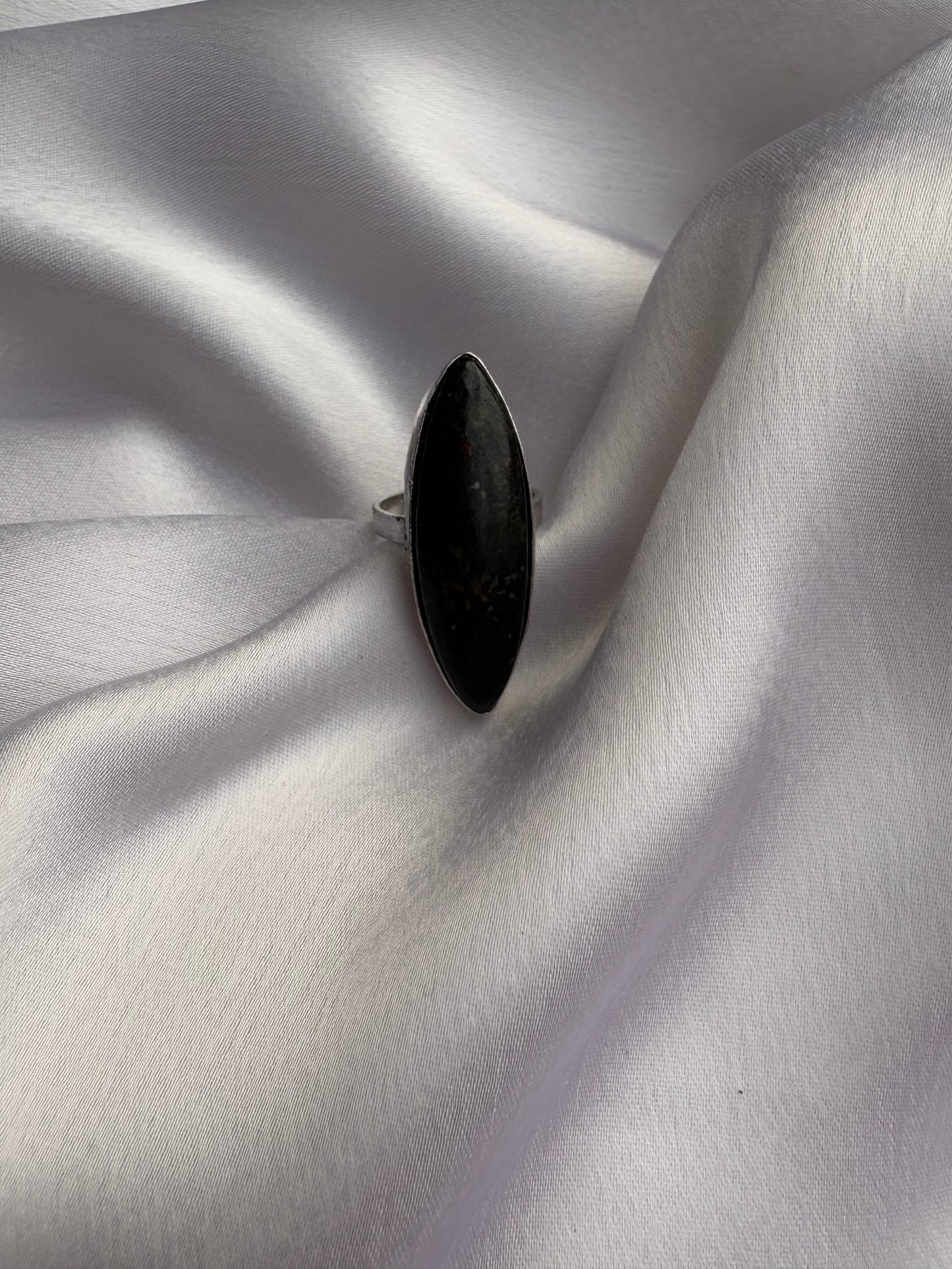 Kaalika Obsidian Vein Ring