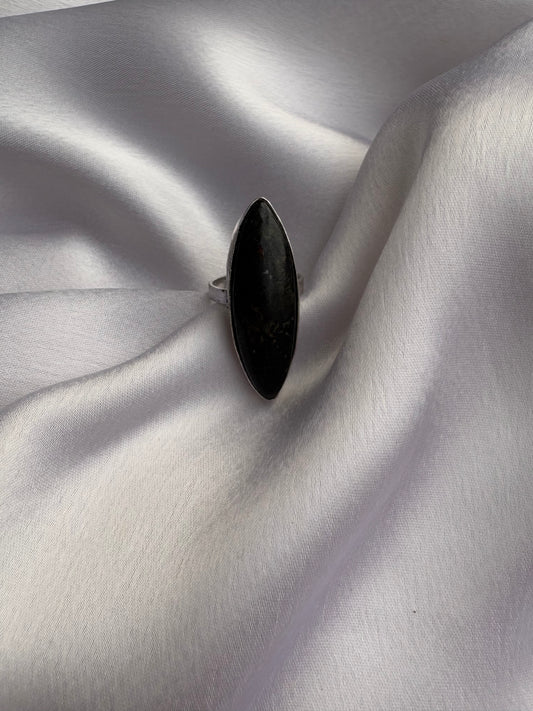 Kaalika Obsidian Vein Ring