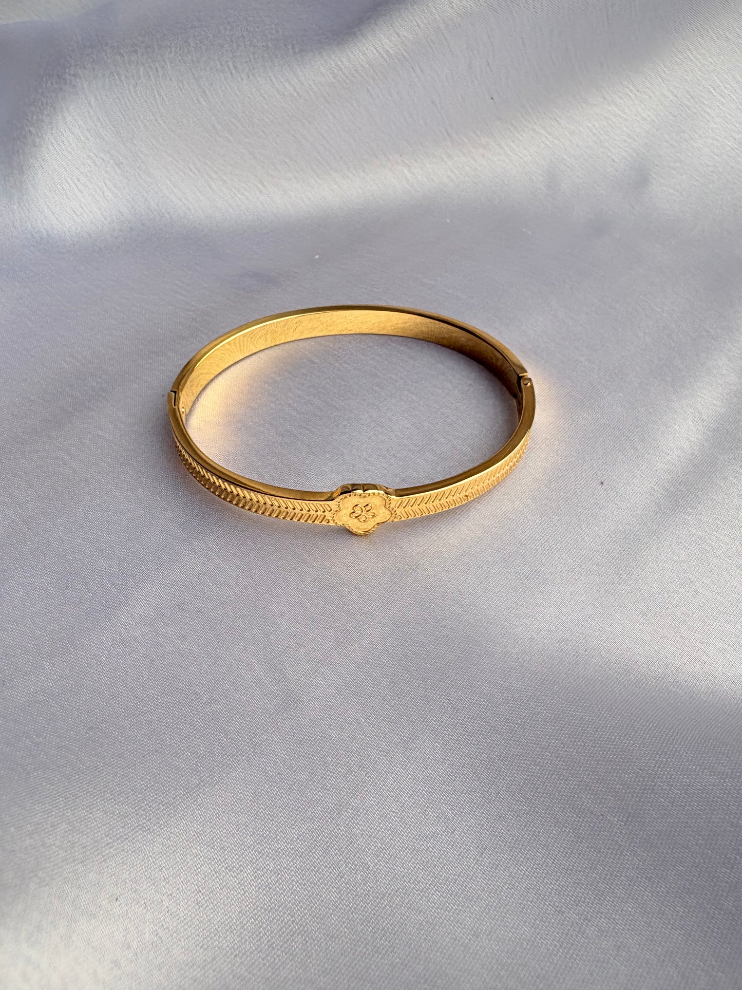 Sutara Golden Knot Kada