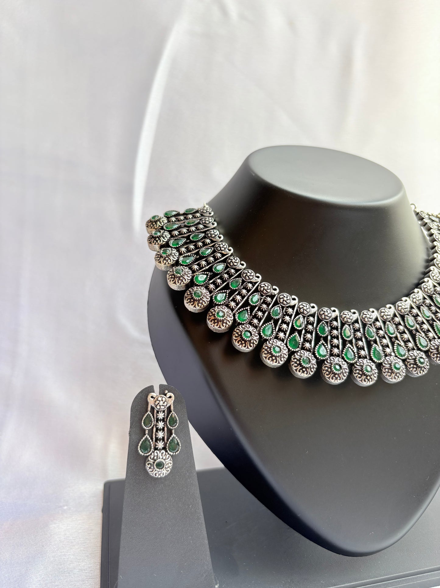 Mehreen Emerald Cascade Choker Set