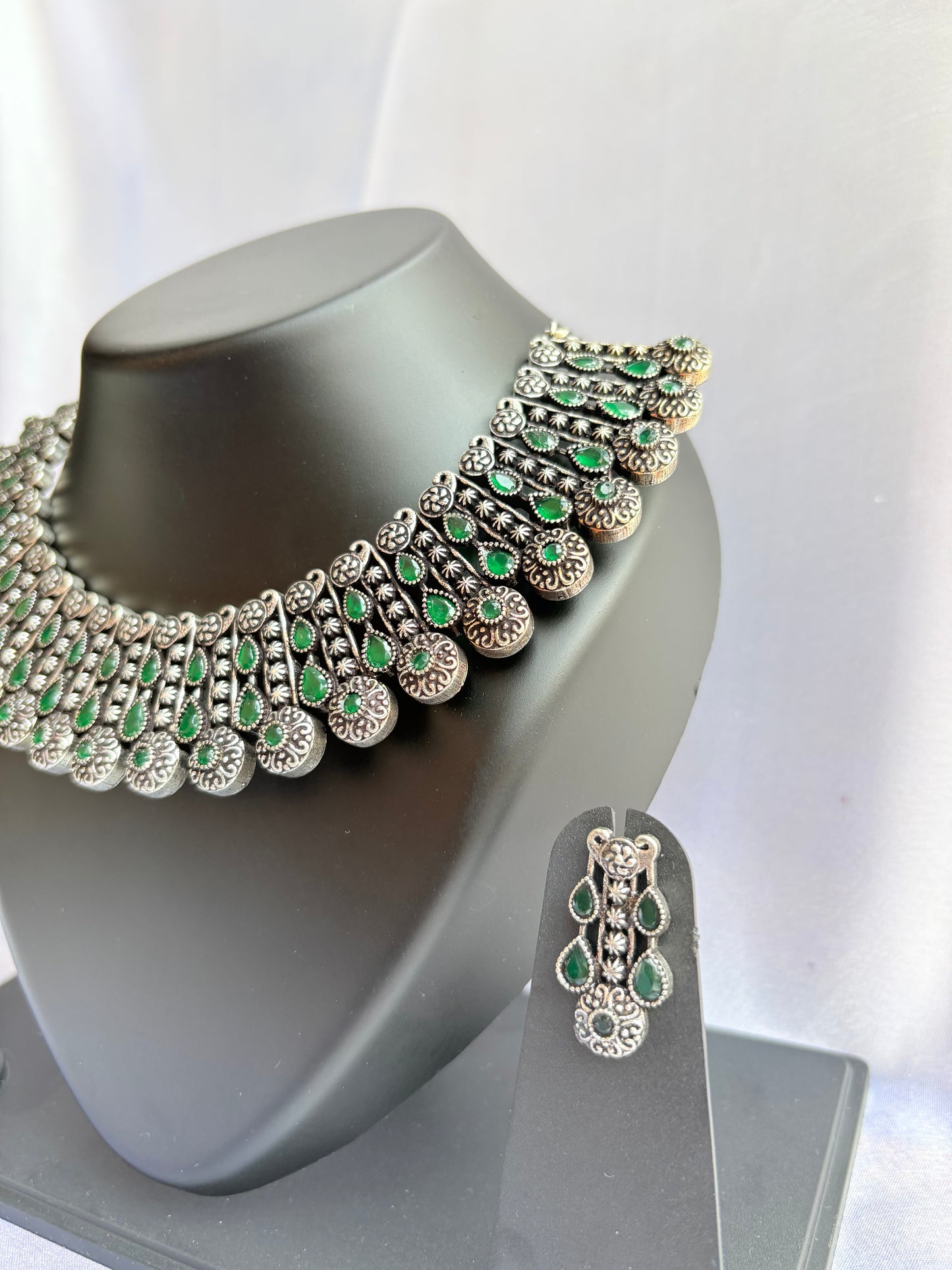 Mehreen Emerald Cascade Choker Set