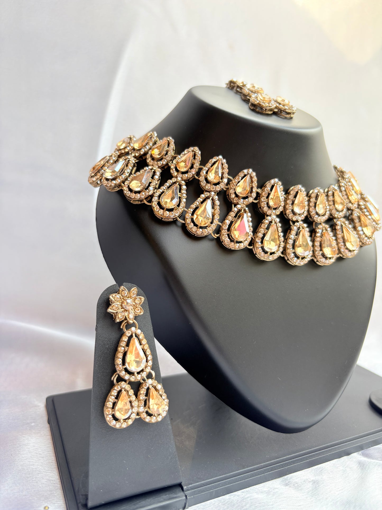 Riwaayat Noor Tearfall Choker Set