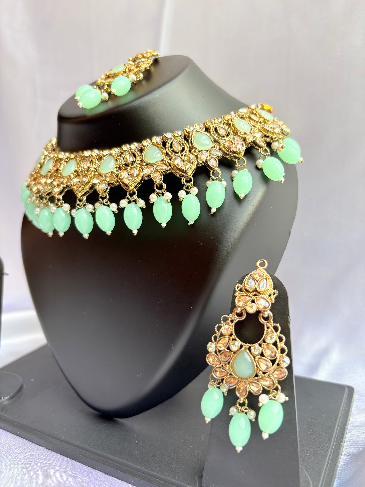 Aabha Mint Noor Kundan Choker Set