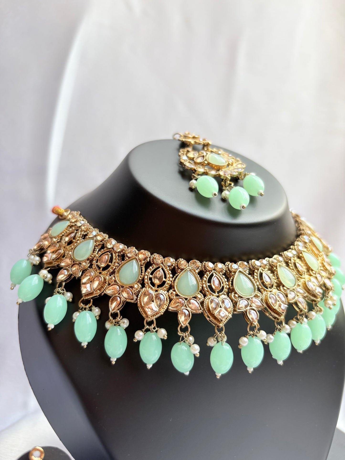 Aabha Mint Noor Kundan Choker Set