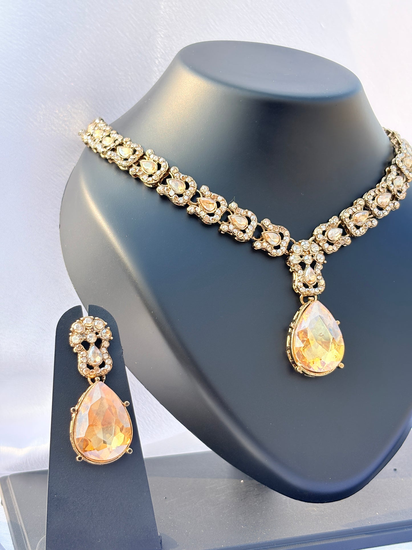 Ruhani Pearl Teardrop Necklace Set