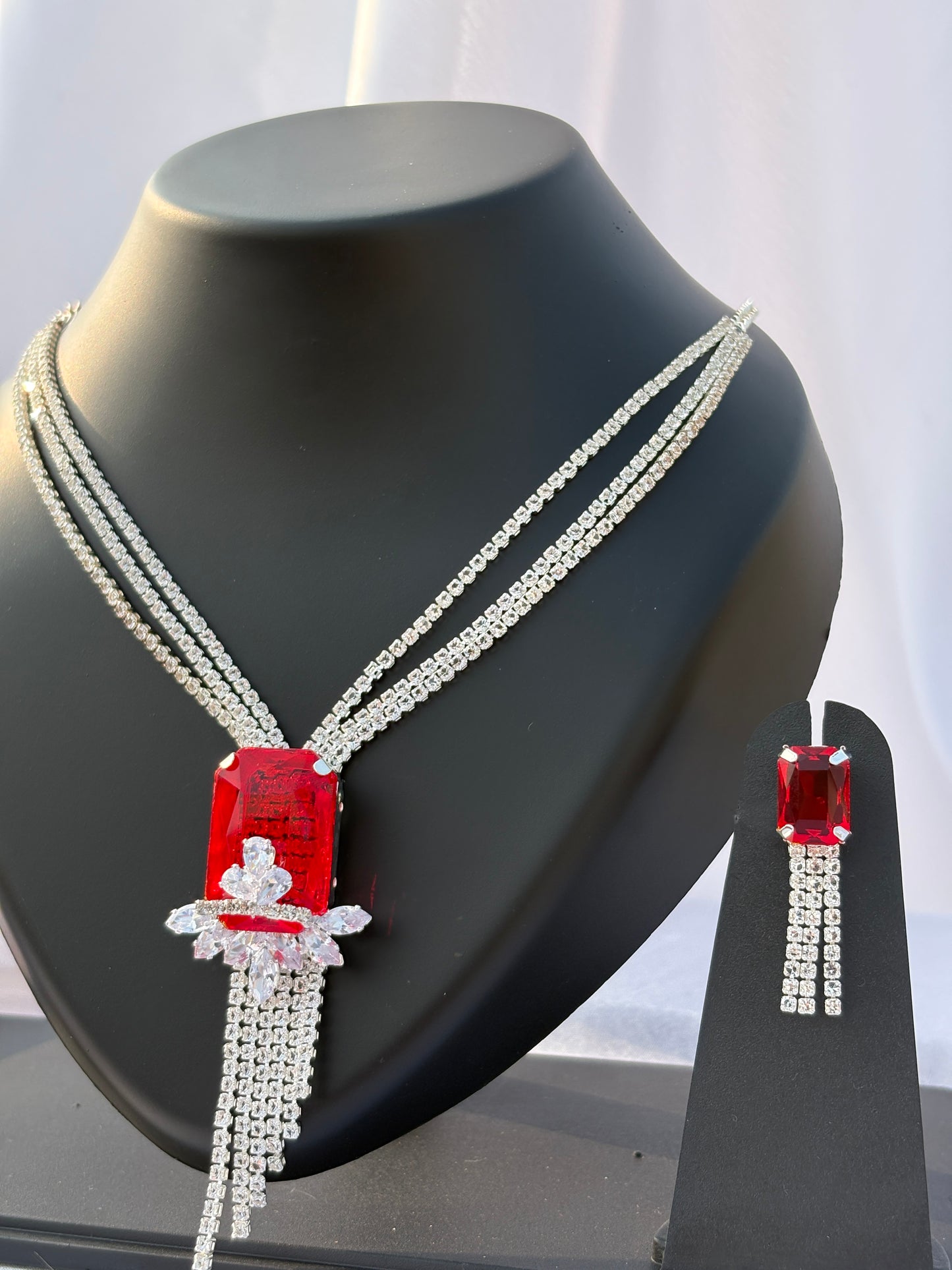 Noorika Ruby Tassel Necklace Set