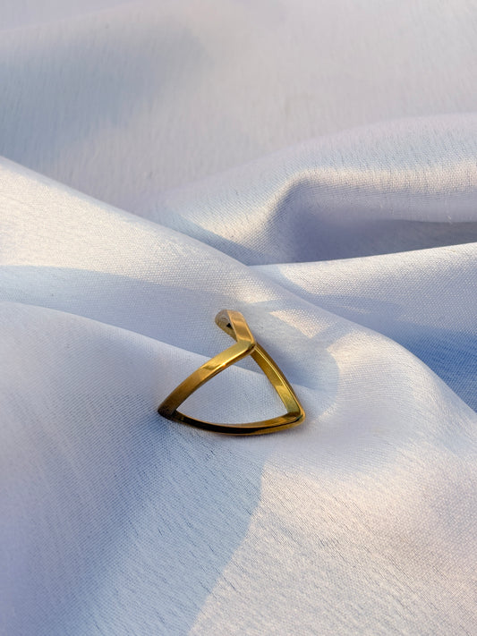 Aurora V-Edge Gold Ring