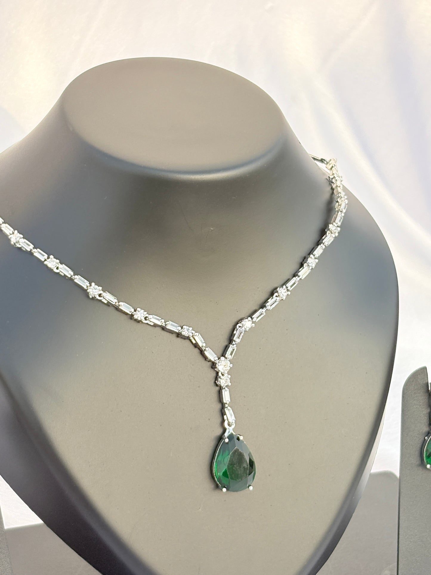Emerald Elara Necklace Set
