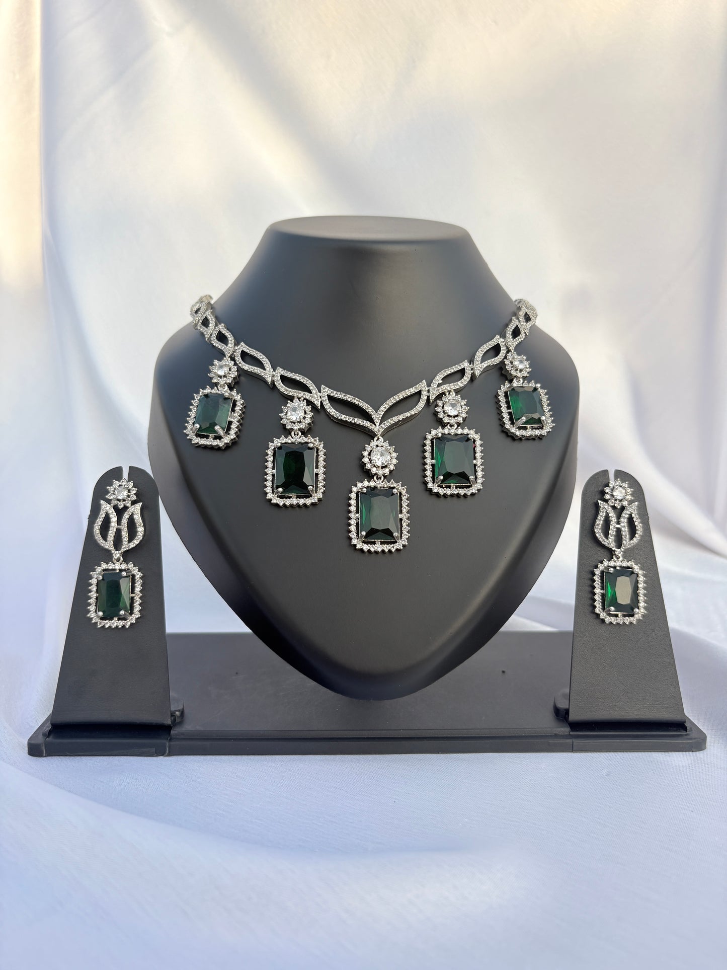 Emerald Royale Statement Necklace Set
