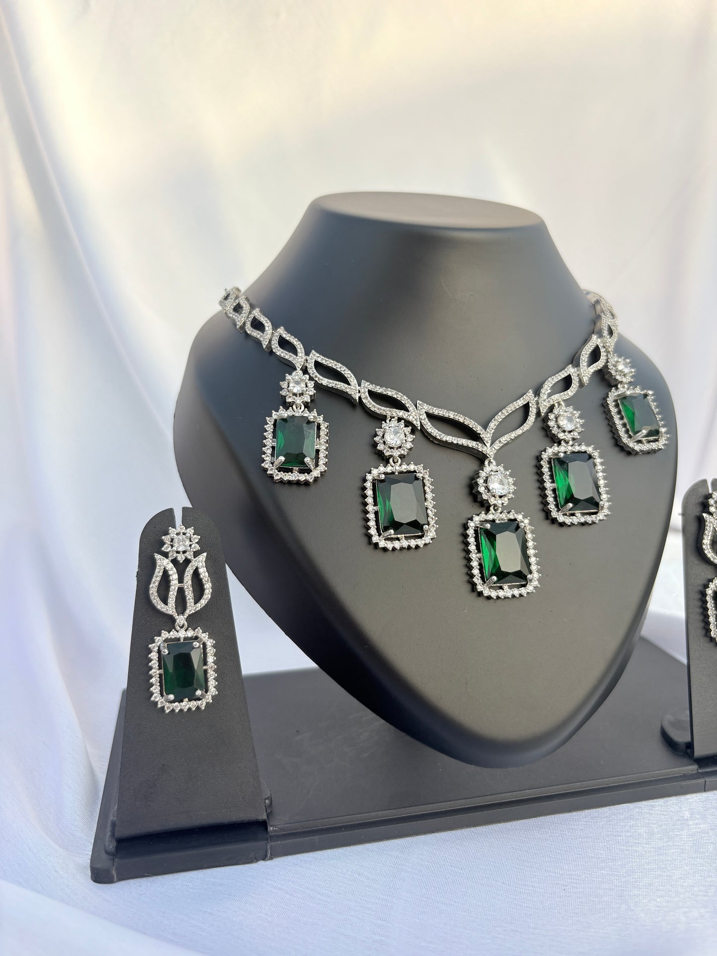 Emerald Royale Statement Necklace Set